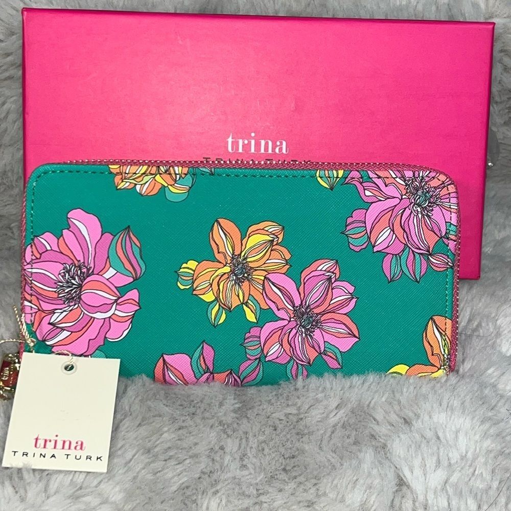 Trina Turk Full Zip Floral Wallet NWT